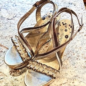 Beautiful  Nadara wedged heels